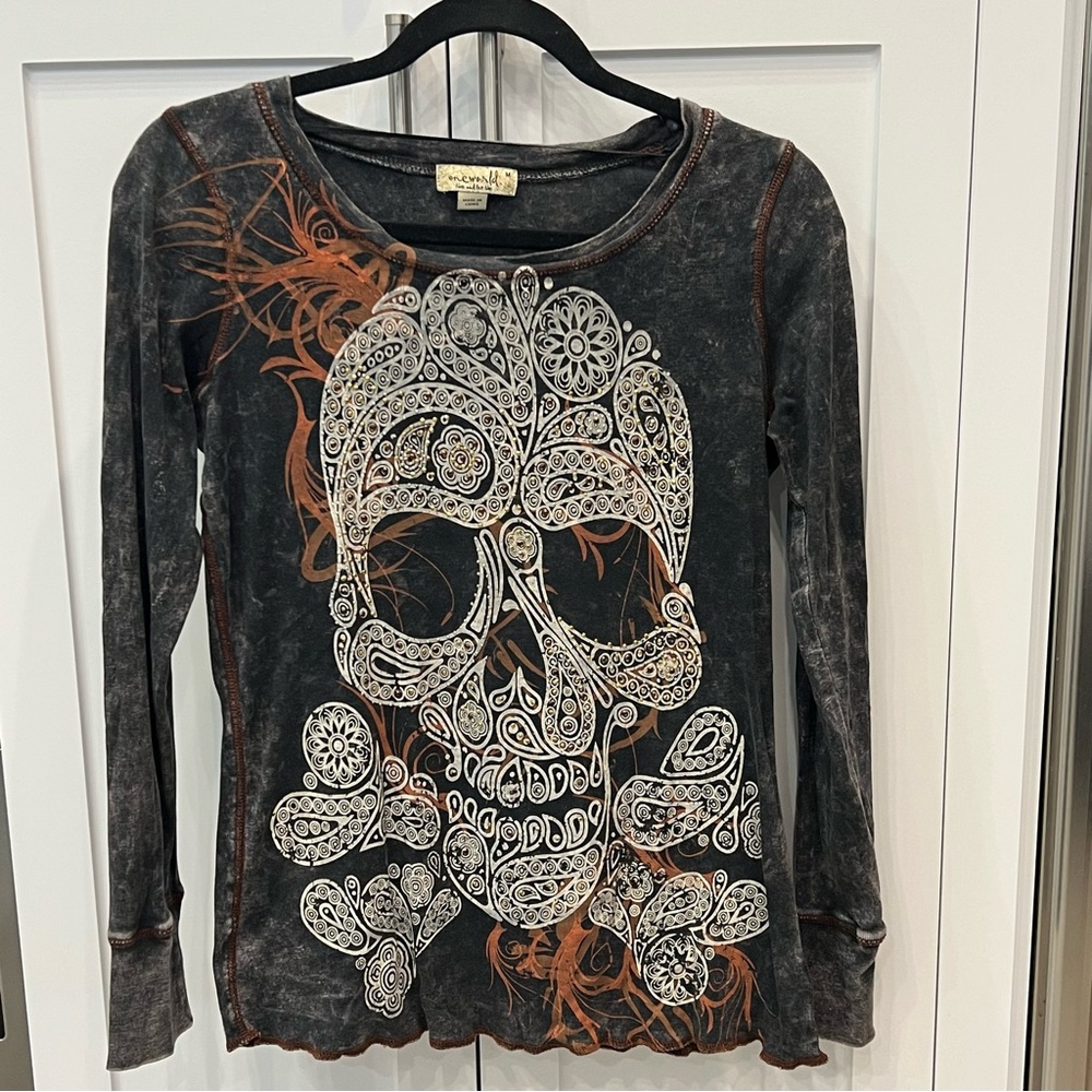 ONE WORLD Skull and Bones Acid Washed Studded Long Sleeve Shirt Sz M